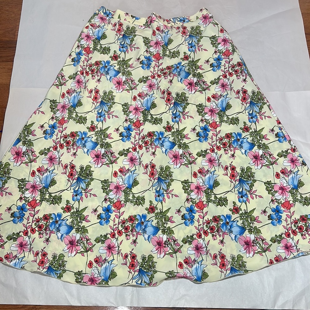 APPLESEEDS FLORAL PRINT MAXI SKIRT WITH POCKETS half elastic waist in size 16 p